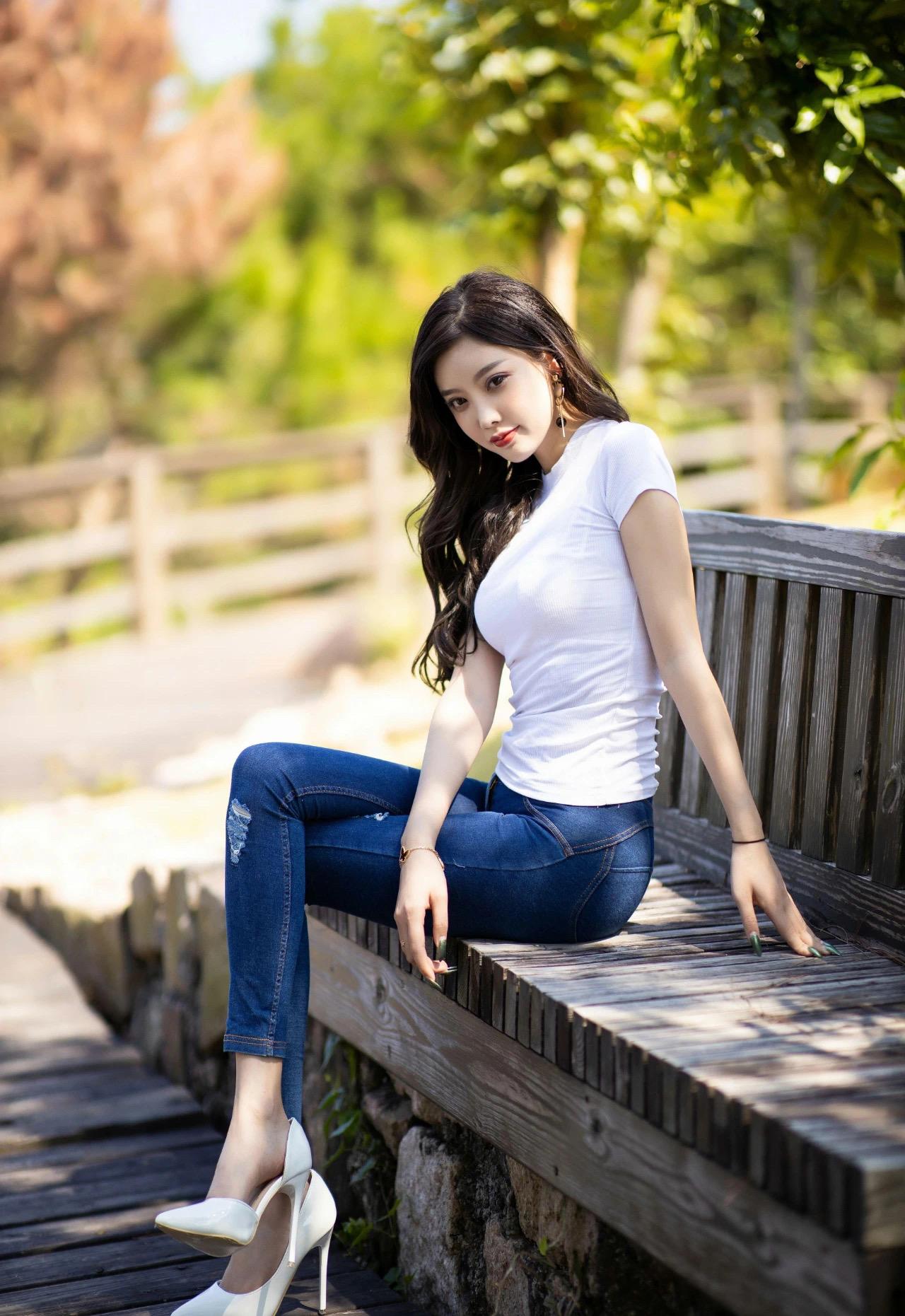 找美女小姐姐高清壁纸?