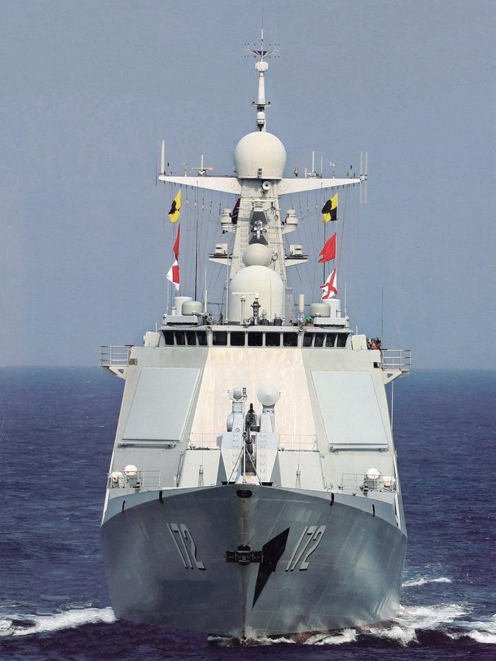 052d型驱逐舰首舰入列十年间中美海军新服役舰艇对比