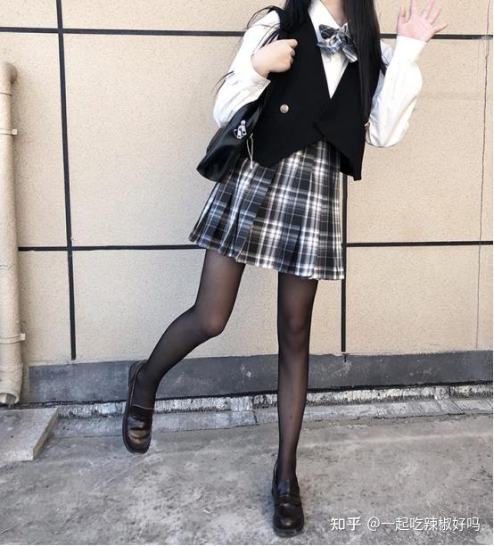 穿jk制服帆布鞋配什么袜子?