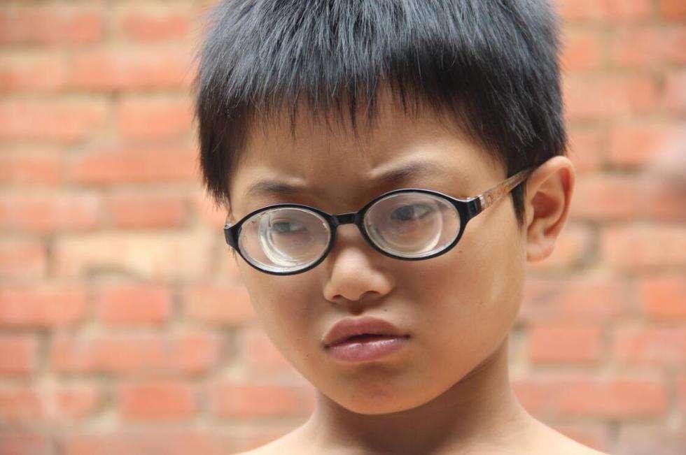 11岁男孩近视怎么办?