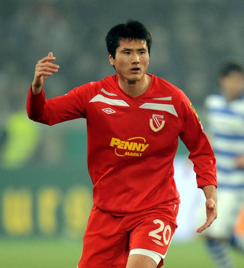 运动家2011年12月,在德国征战了9年的邵佳一回到了北京国安.