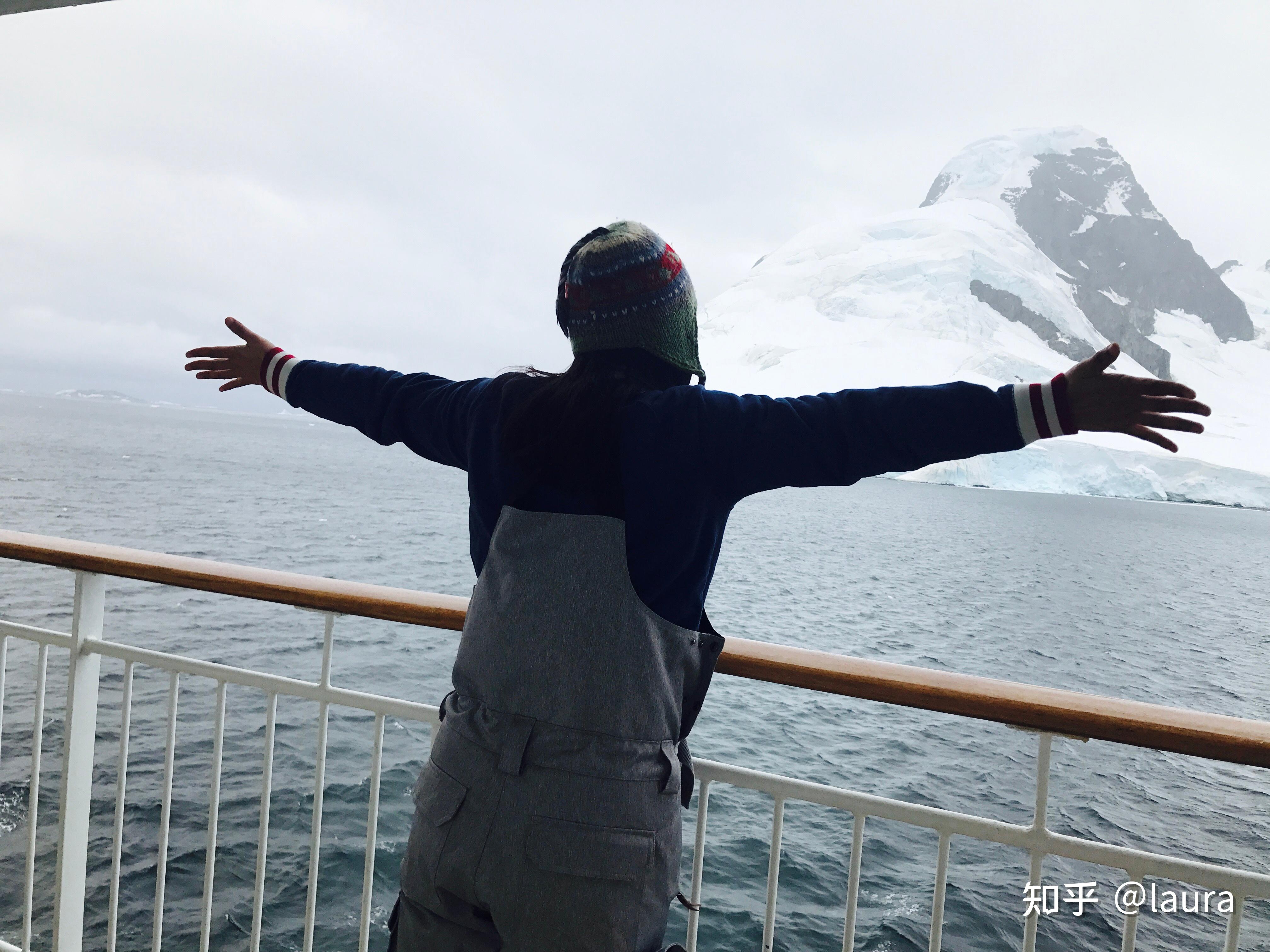 wide-leg-pocketed-acid-wash-jeans-fashion-outfits-fashion-inspo