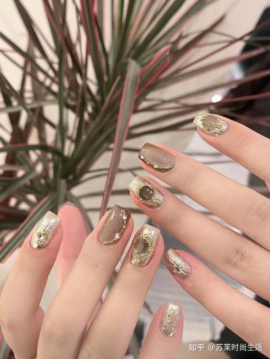 有什么好看的新年美甲