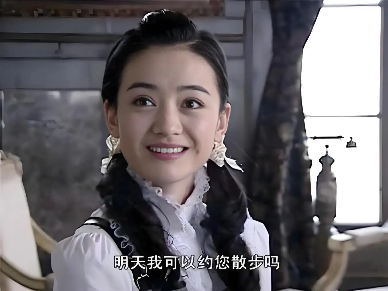 潜伏里的晚秋为什么不带天津口音