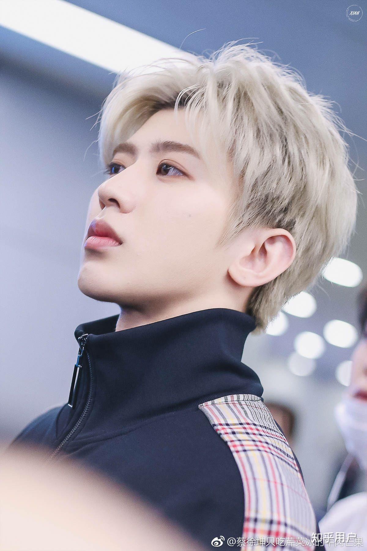 蔡徐坤喜欢什么颜色的头发? - 知乎