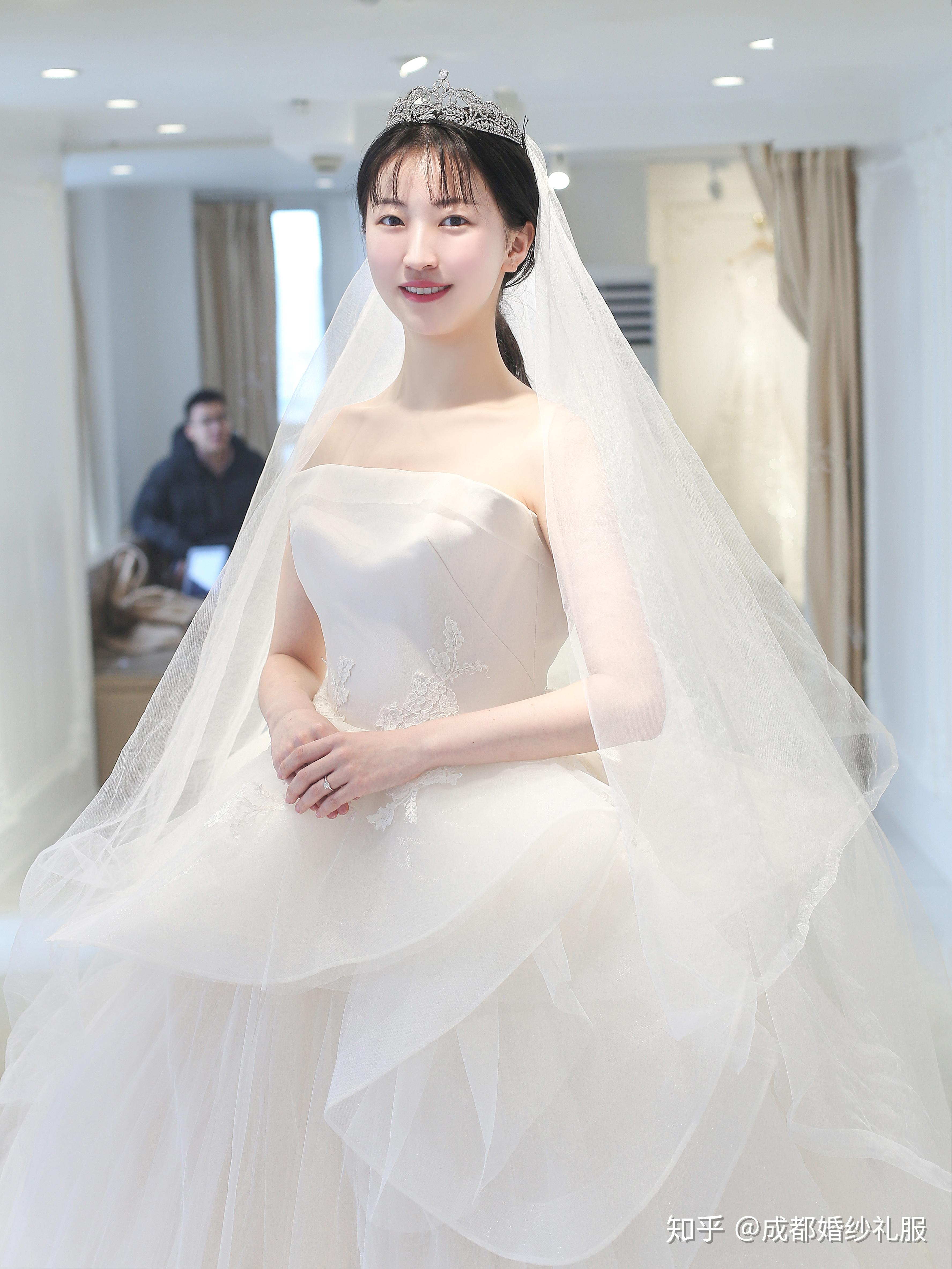 如何给伴娘挑选服装