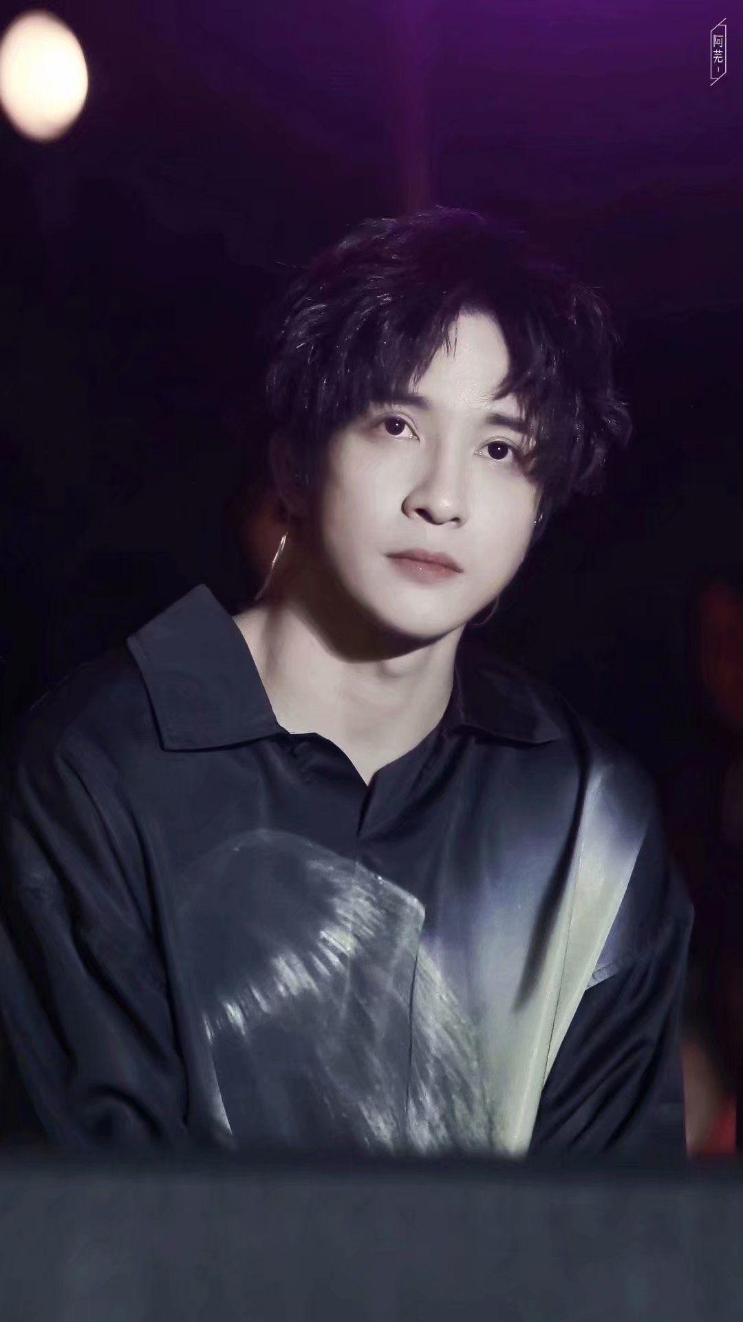 能给我推荐几张薛之谦哥哥的照片吗超级帅的