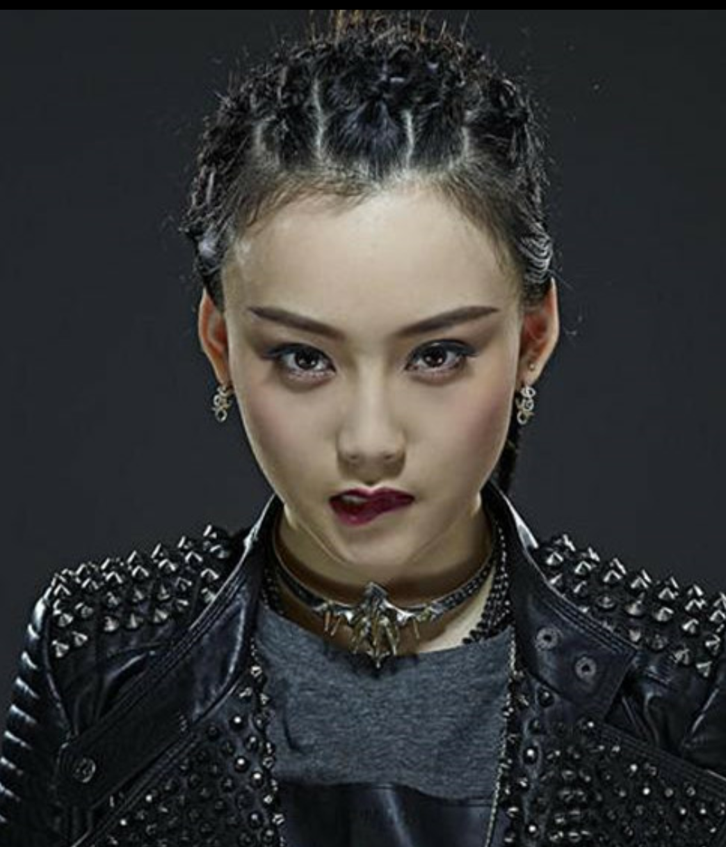 如何评价尚语贤(kiko)在唐人街探案2里的着装风格?