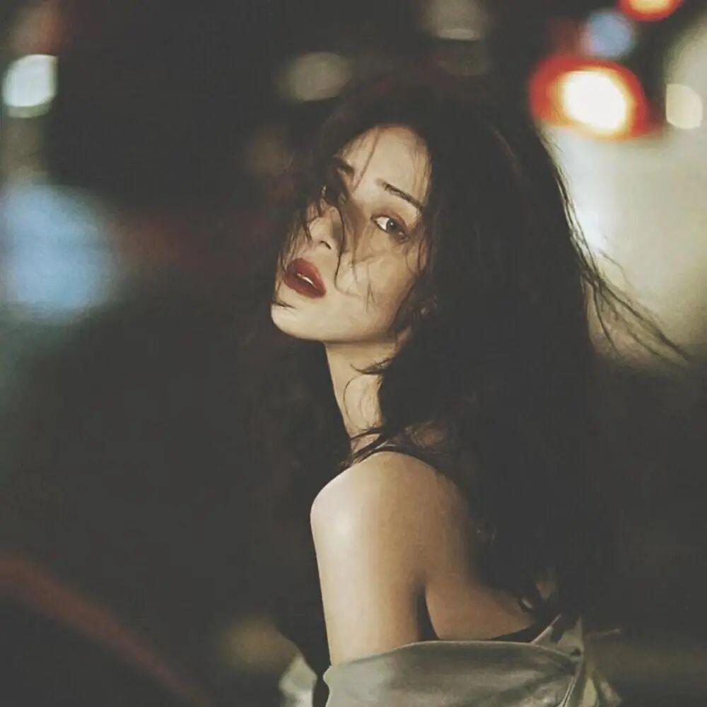 有没有很酷很拽的头像呀?(很酷很拽的图片女生)