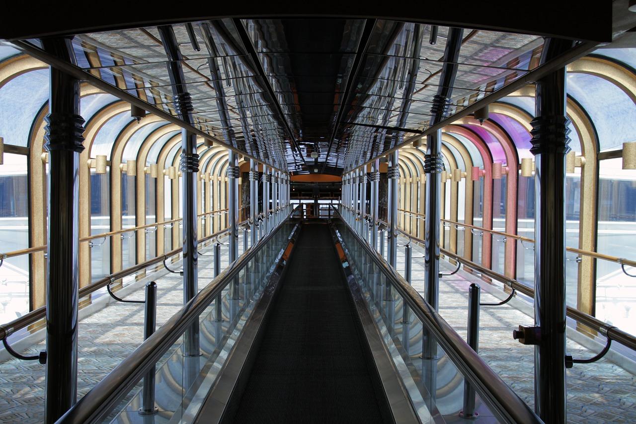 家里过道太长怎么装饰