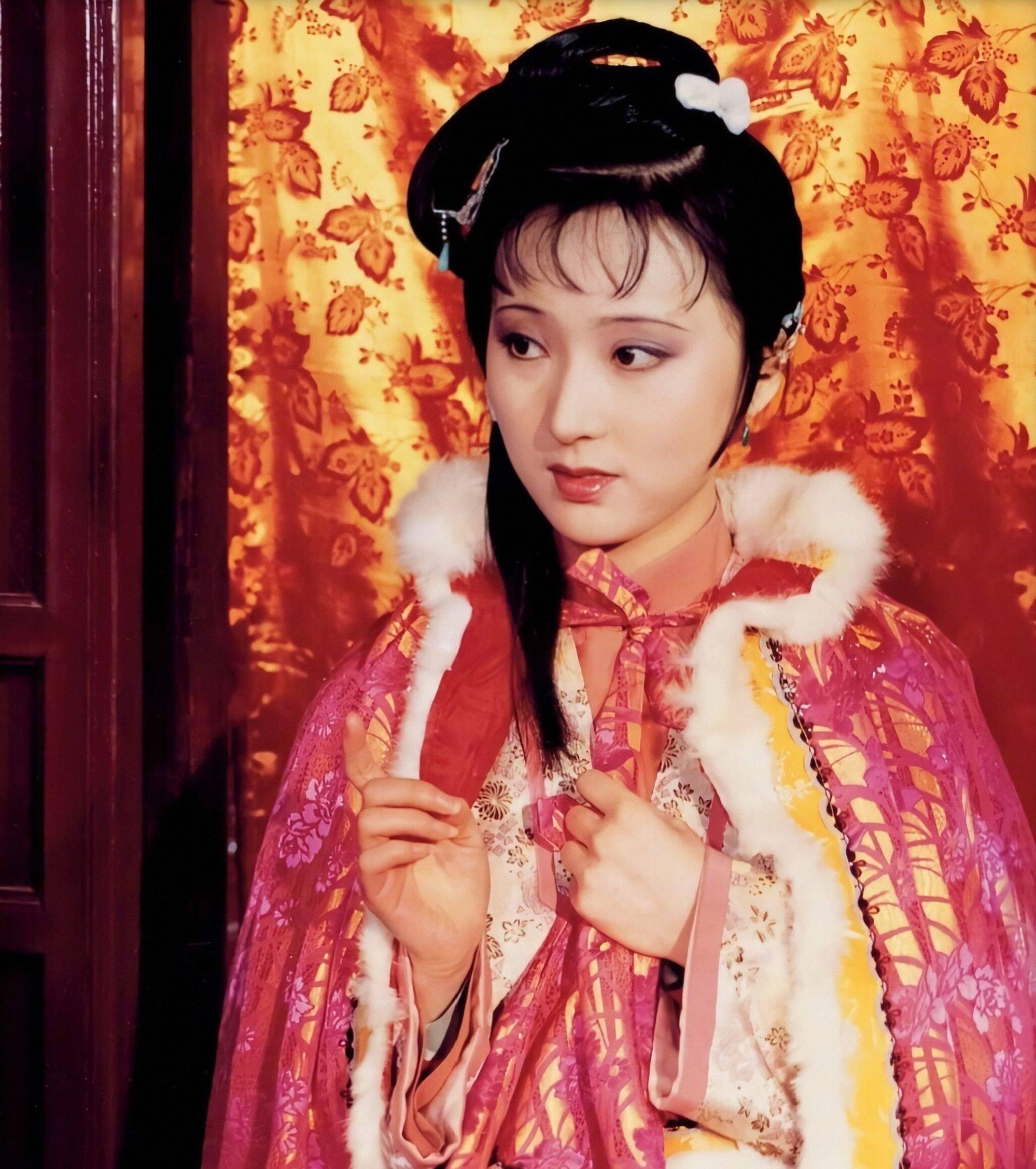 各种红楼梦的衍生作品尊重原著让林黛玉穿上红色系衣服就那么难吗