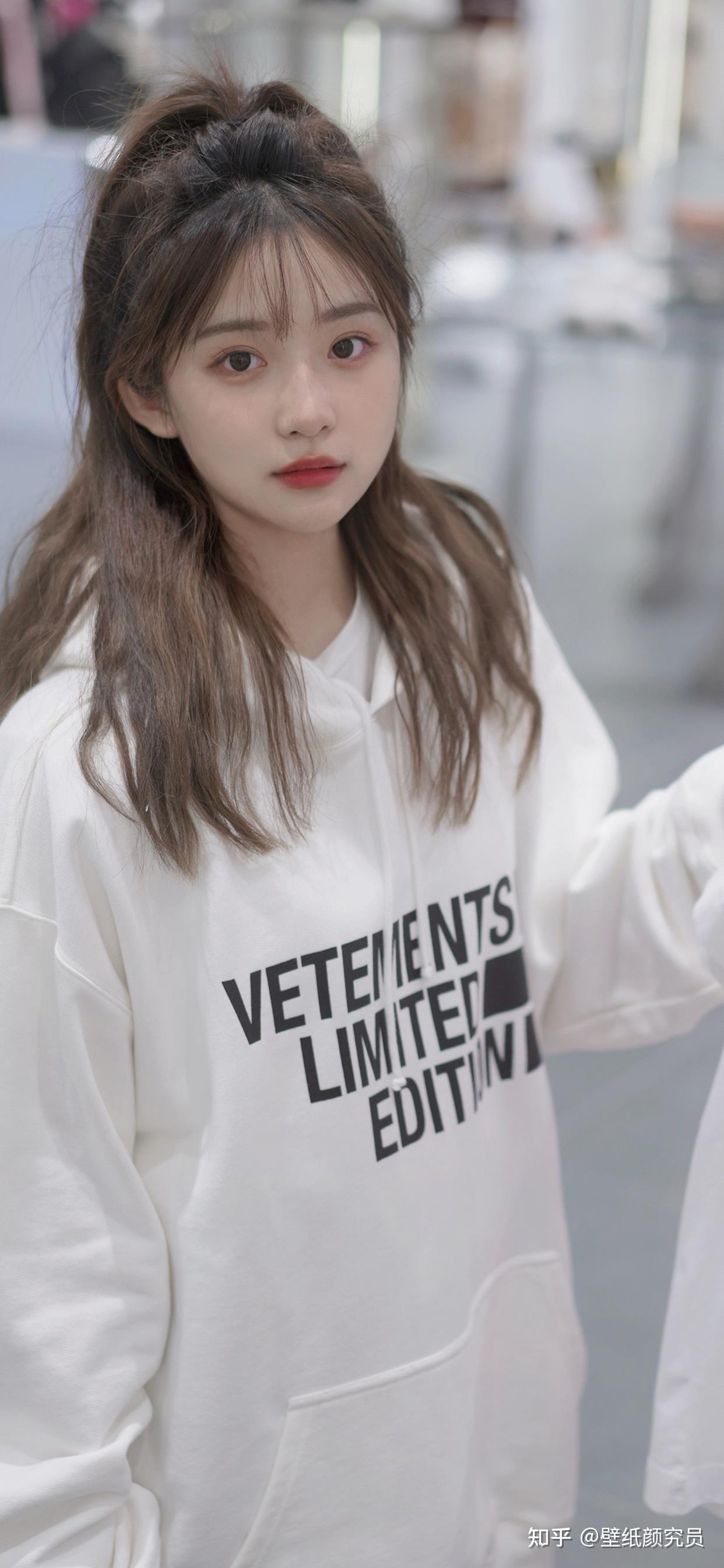 有哪些真人美女壁纸又纯又欲的? - 知乎