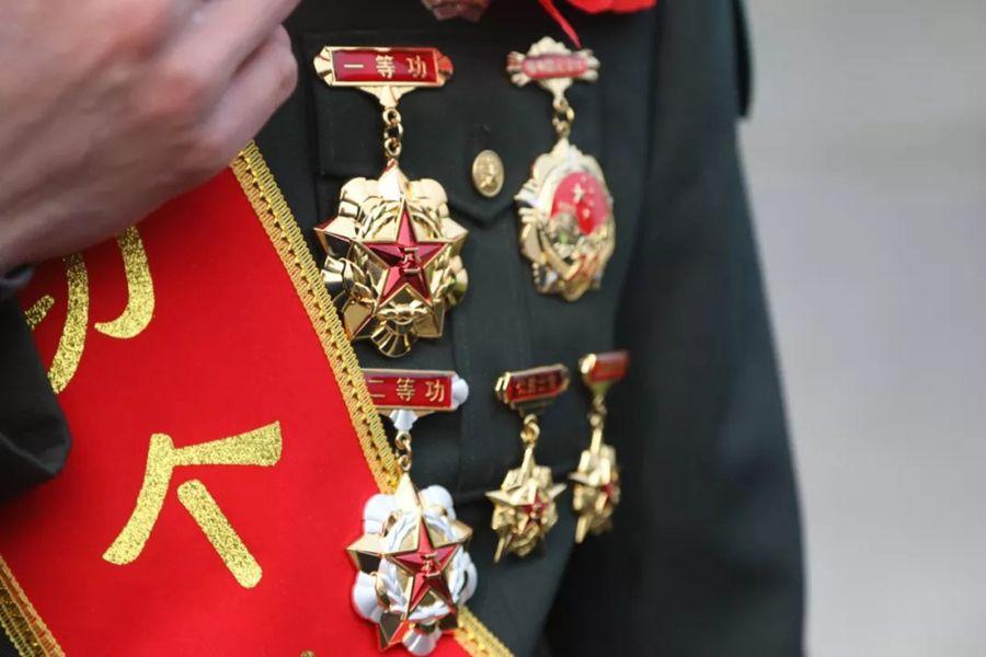 00后战士因抗洪救灾获一等功在部队获一等功有多难