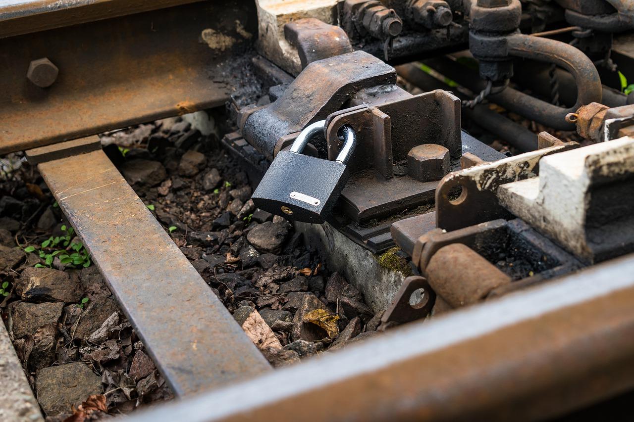 导轨柜门如何防止滑动