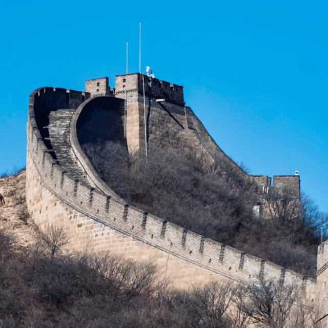 为什么巨唐没修长城却威服四方，明朝修了长城却丢了江山？