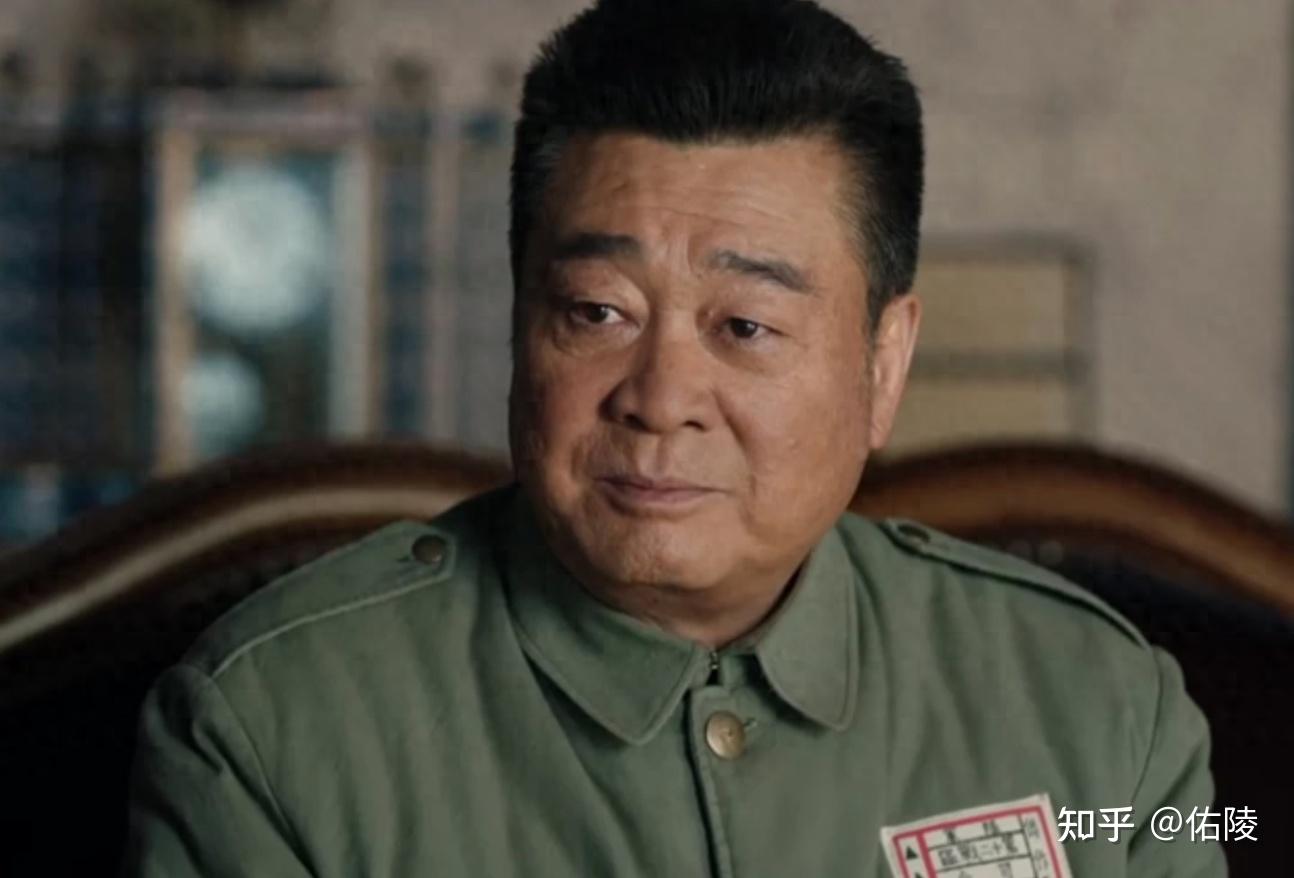 大决战中傅作义的服装为什么跟其他人不一样