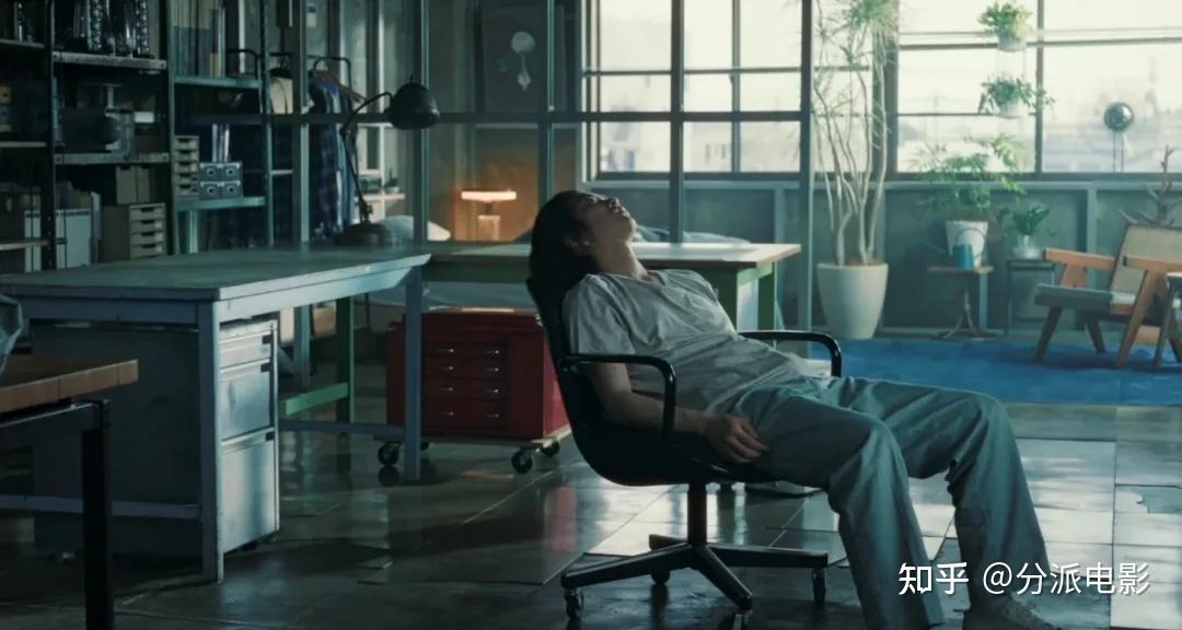 《惩罚循环》重口、荒诞、中二,这新片太猛了!