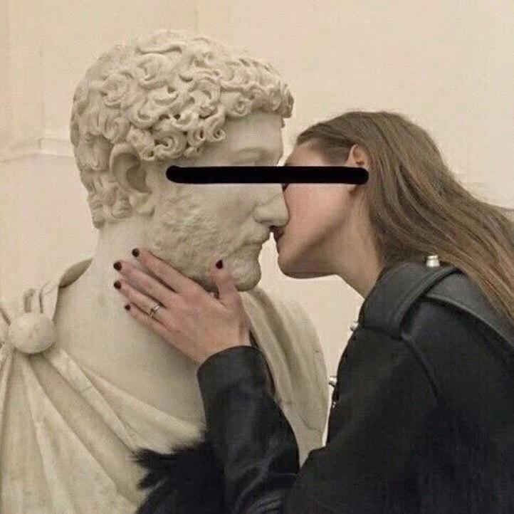 有没有外国男生/女生 去亲吻雕像的头像? - 知乎