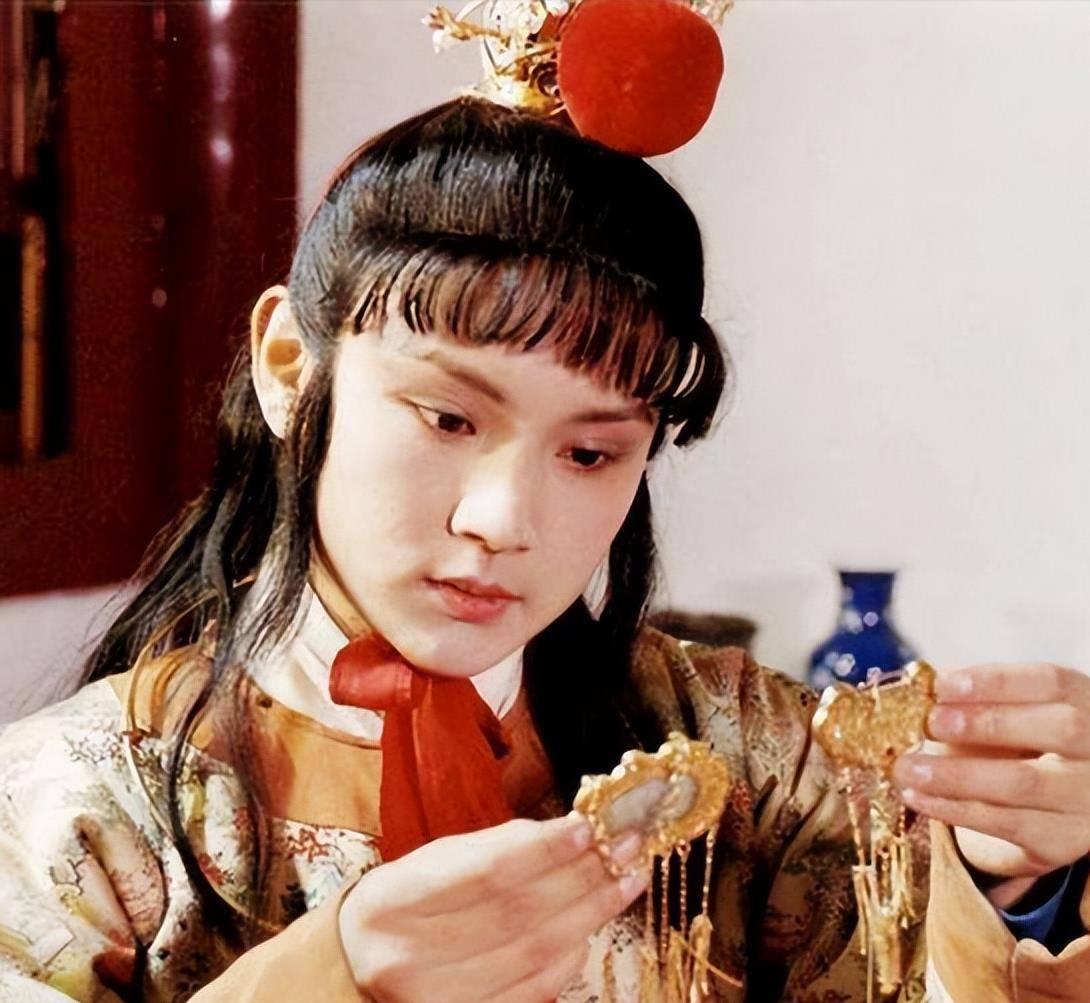 如何评价欧阳奋强在饰演《红楼梦》贾宝玉时的演技?