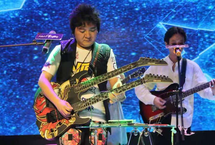 歌手杨臣刚：一首歌赚1.7亿，爆红后却被骗光资产，他现状如何？ - 知乎