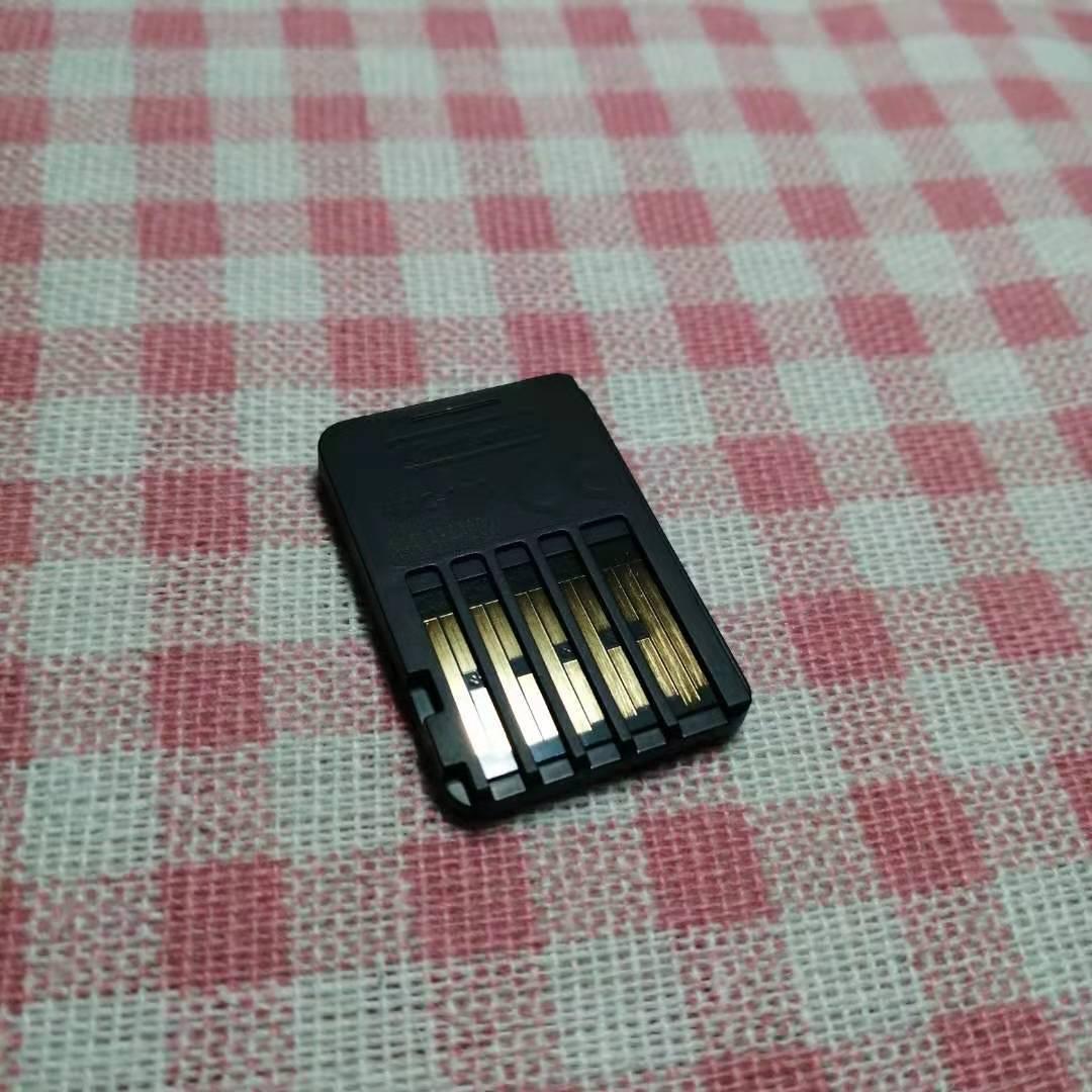 我在pdd买的switch游戏舞力全开2021卡带上有划痕想问问大家是金手指