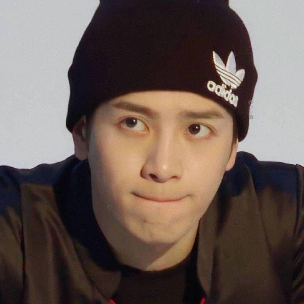 有没有王嘉尔可爱的当头像的那种照片鸭? - 知乎