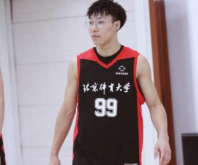 如何看待北体大杨皓喆进娱乐圈?