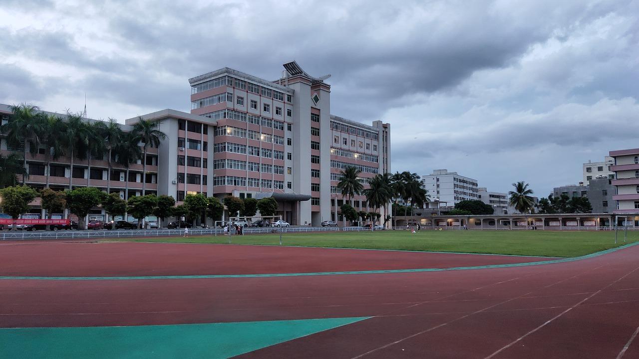 如何画学校及操场