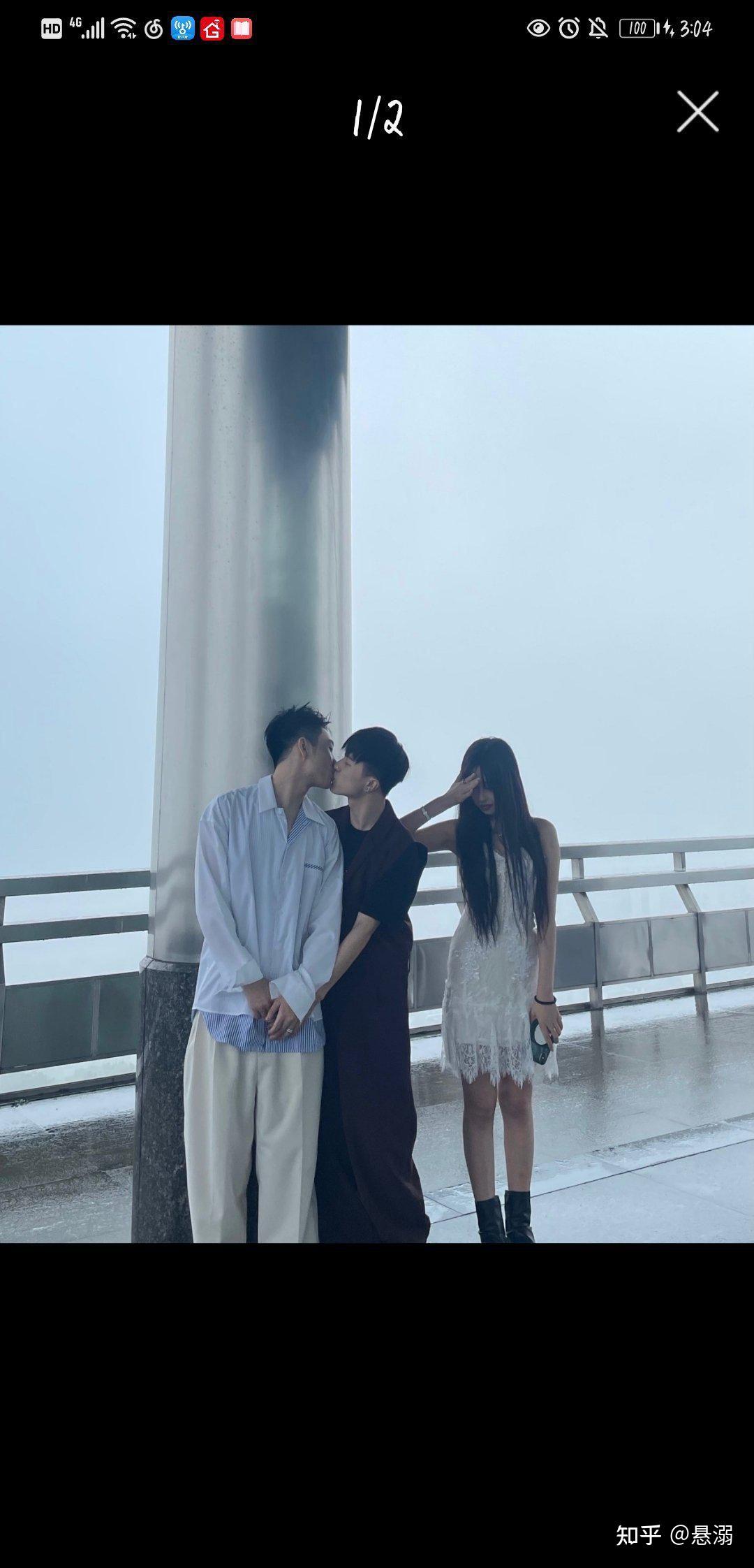 有没有两个男孩亲吻的图片