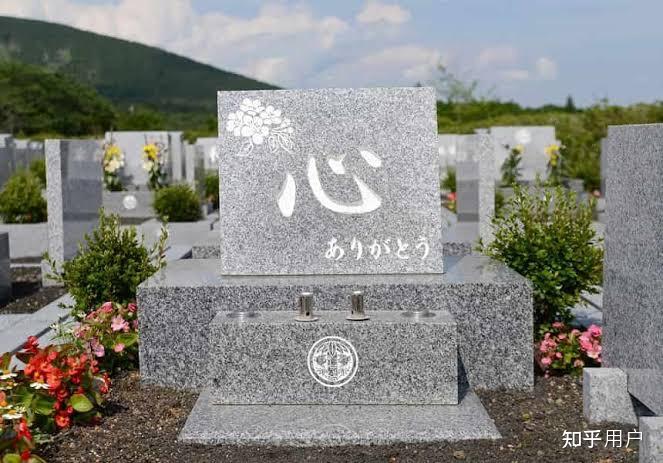 为什么日本的墓碑上面从来没有逝者的照片