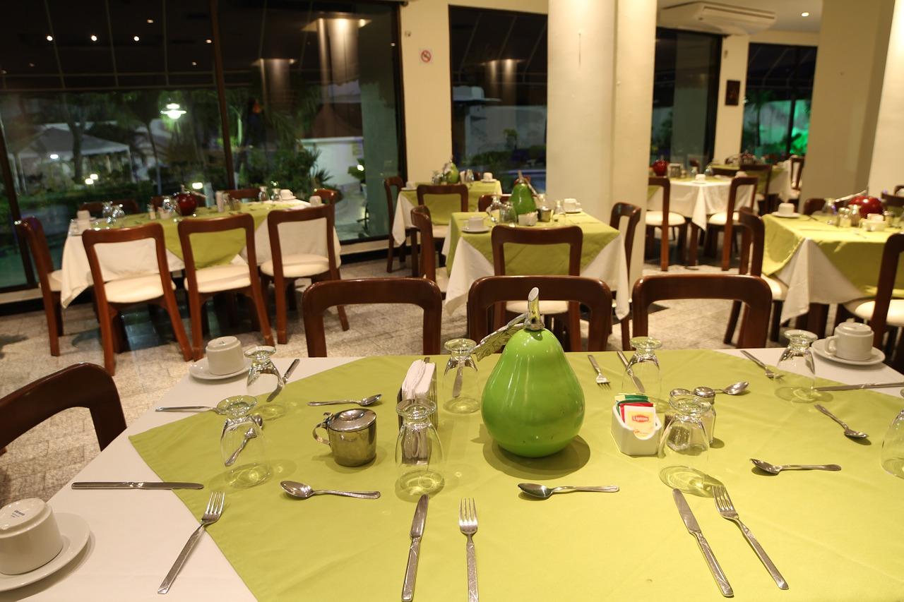 餐厅桌子间隔是多少