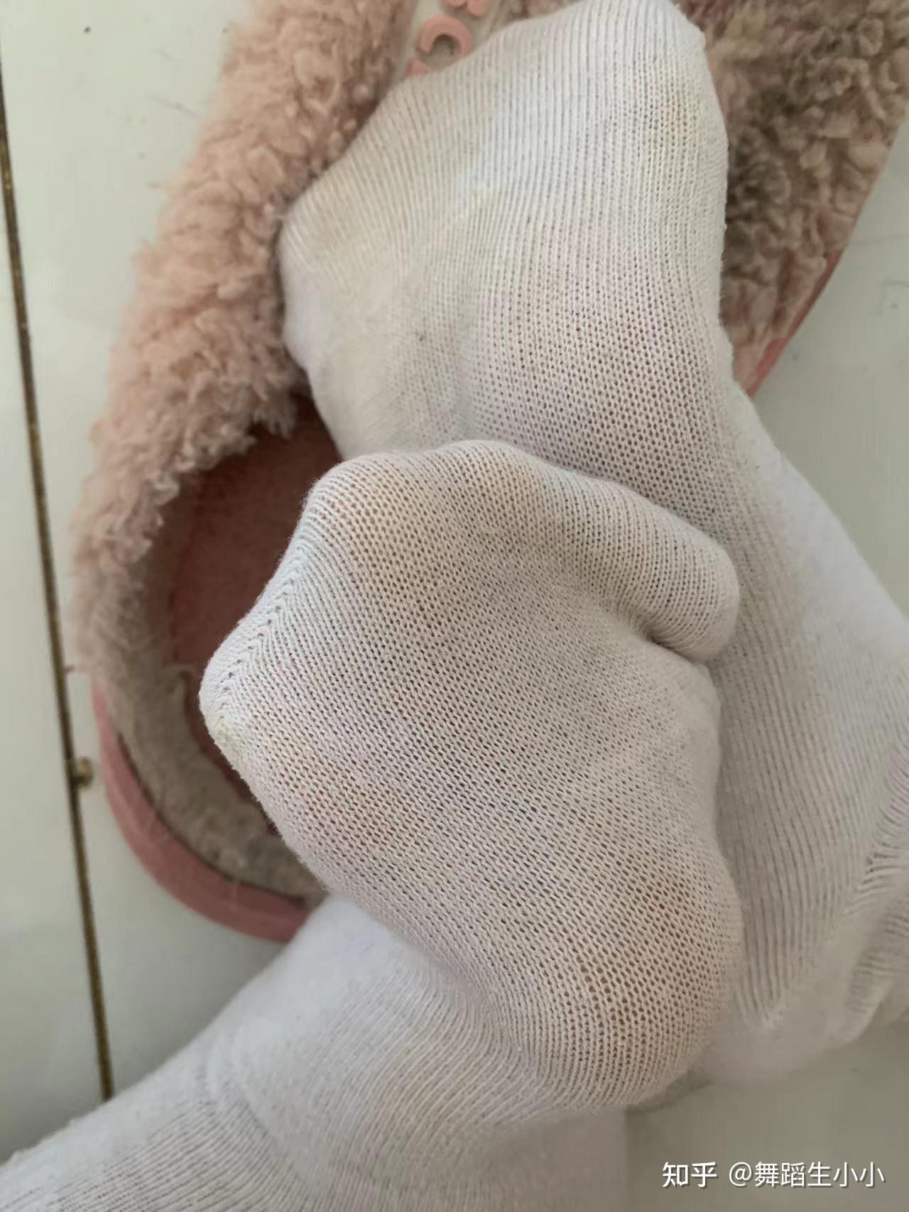 为什么女孩子的袜子会酸臭