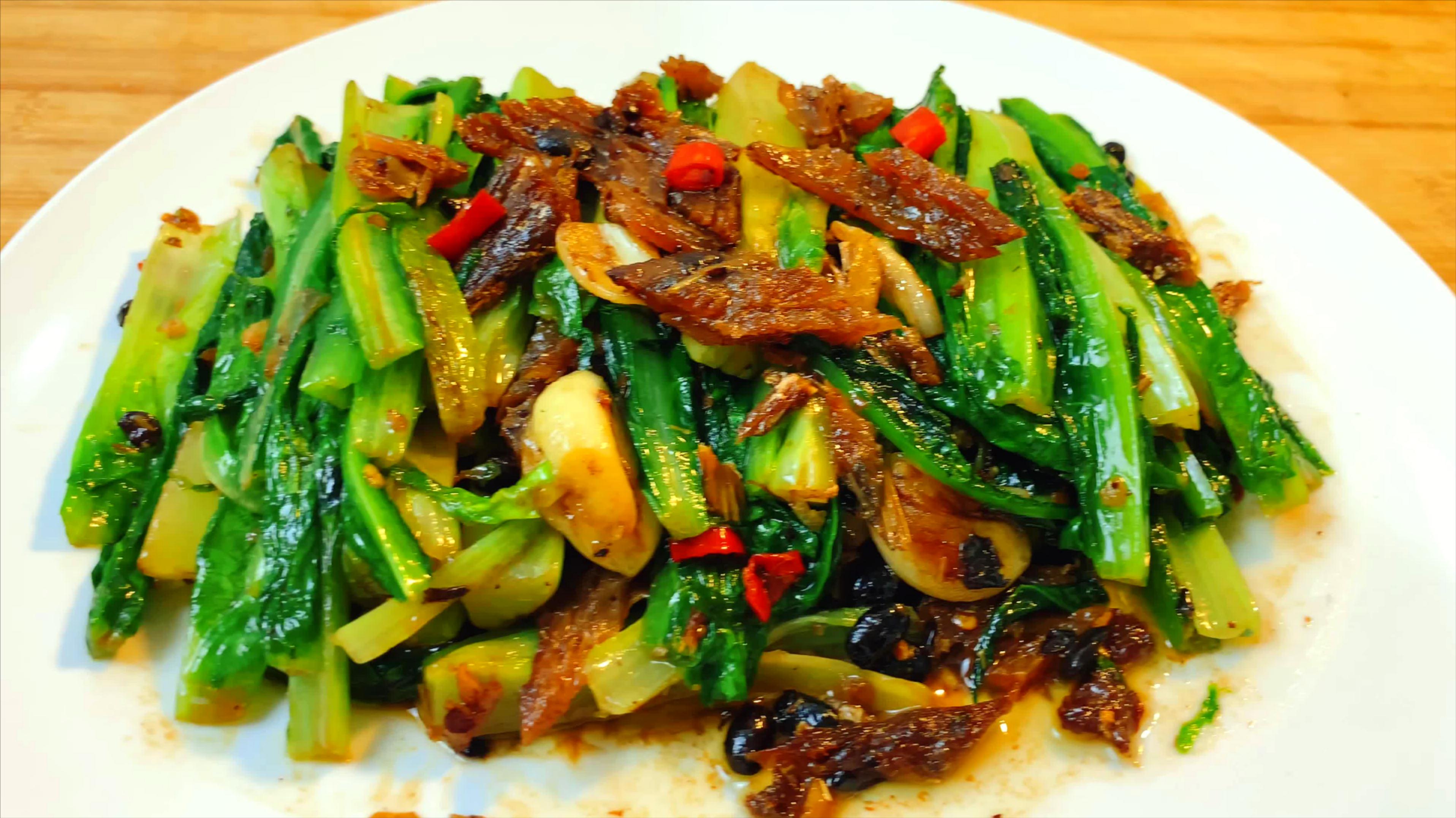 去饭店必点的豆豉鲮鱼油麦菜原来做法如此简单下酒又下饭