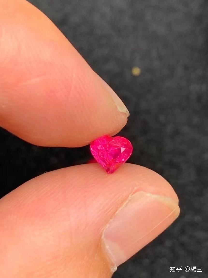 樱花粉摩根,圣玛利亚海蓝宝,帝王玉,卢比来,沙弗莱,芬达这些半宝石