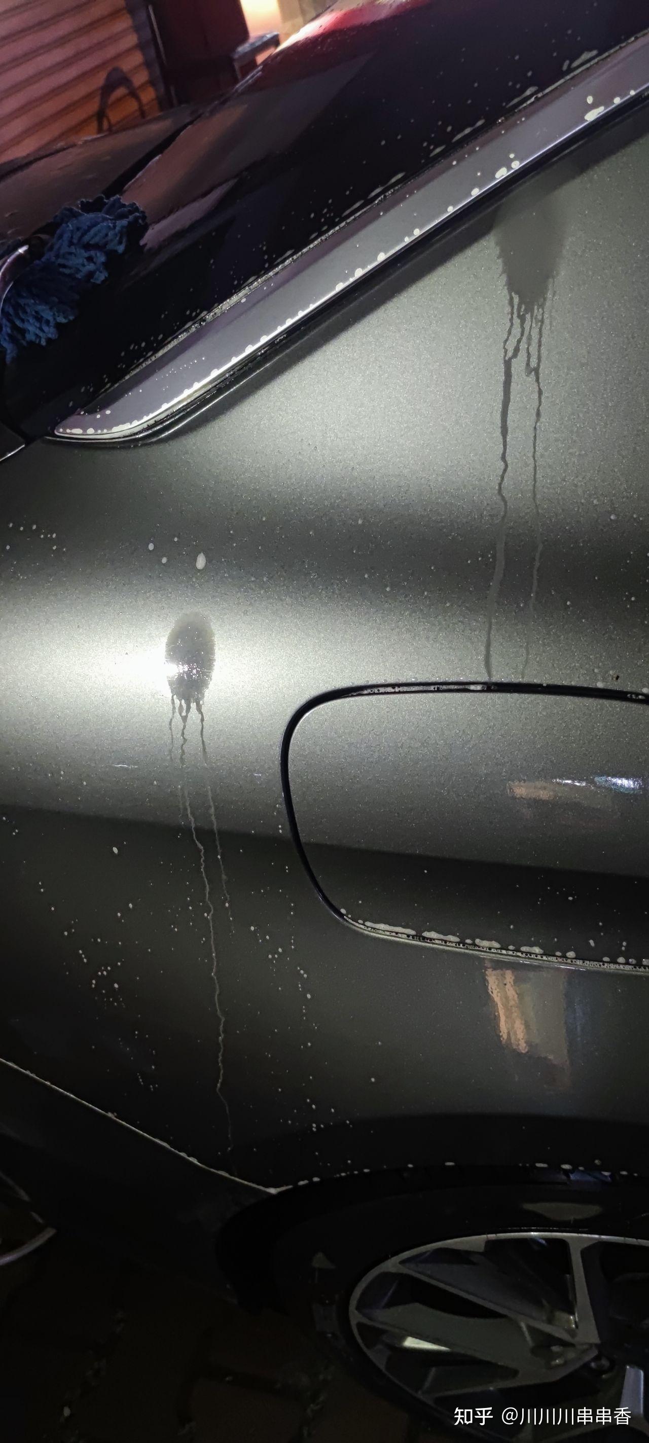 车库漏水把十来天新车弄出了洗不掉的水渍洗车行说