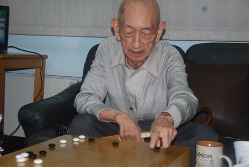 围棋第一人柯洁与科研水平一般的普通院士相比谁的智商高