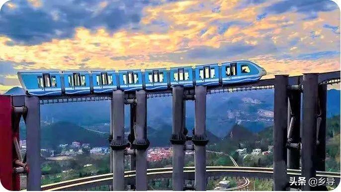 惊了,这个避暑地竟然有云上森林、空中火车,你知道是哪里吗? - 知乎