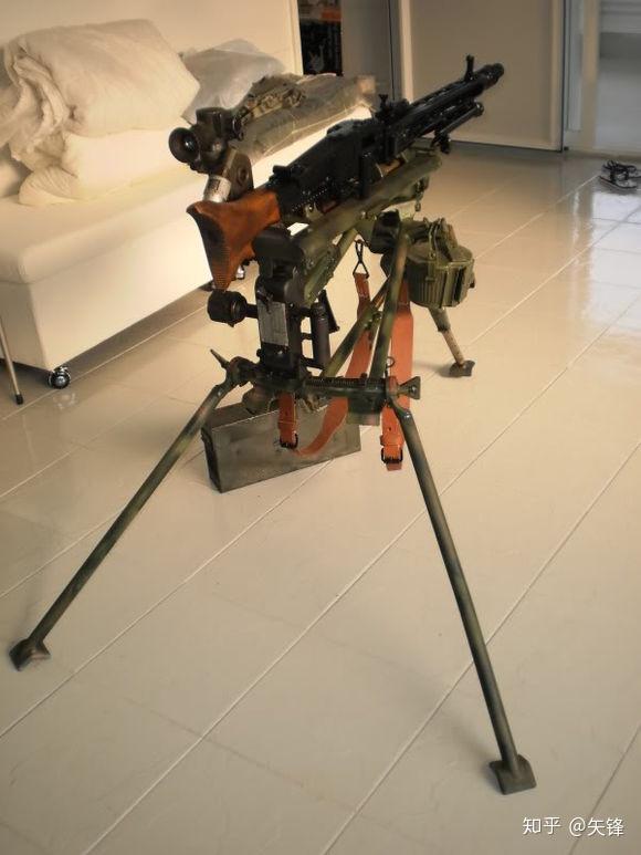 轻机枪班用机枪通用机枪中型机枪重机枪之间的本质区别是什么各有什么