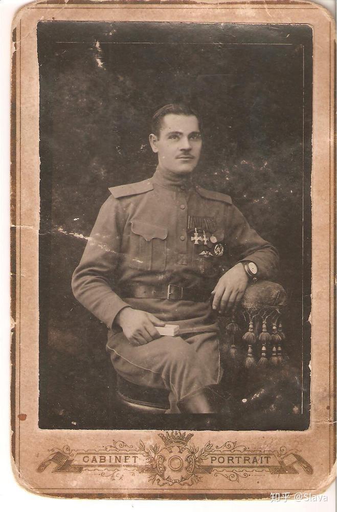 苏联以及沙俄时期有实行过如图所示的侧开襟套头衫军服么? - 知乎