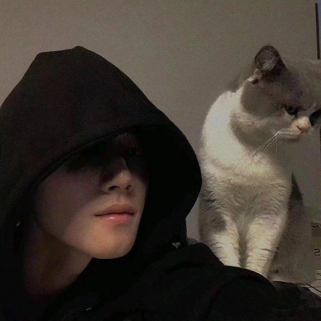 有没有男生和动物一起的男生头像?