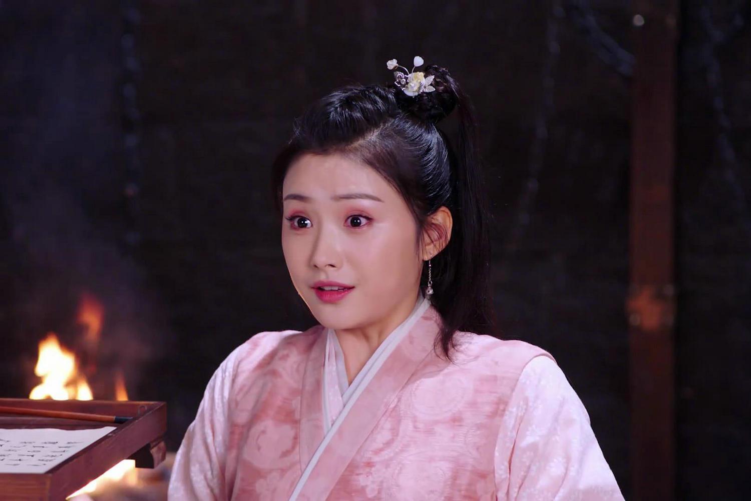 两世欢之小鹿娇憨女子实忠心为护小晚狱中亡