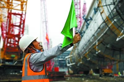 周-18927703295 起重机械指挥是负责在起重作业中通过手势,旗语,可谮