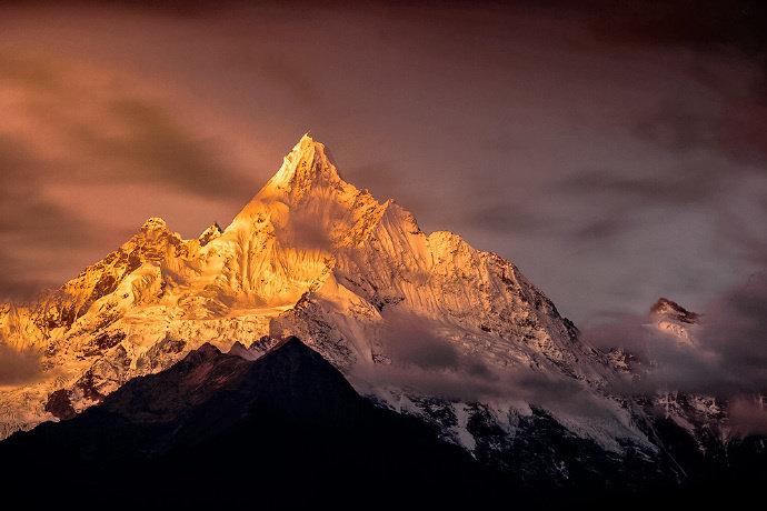 梅里雪山让人惊叹的是日照金顶惊世绝艳