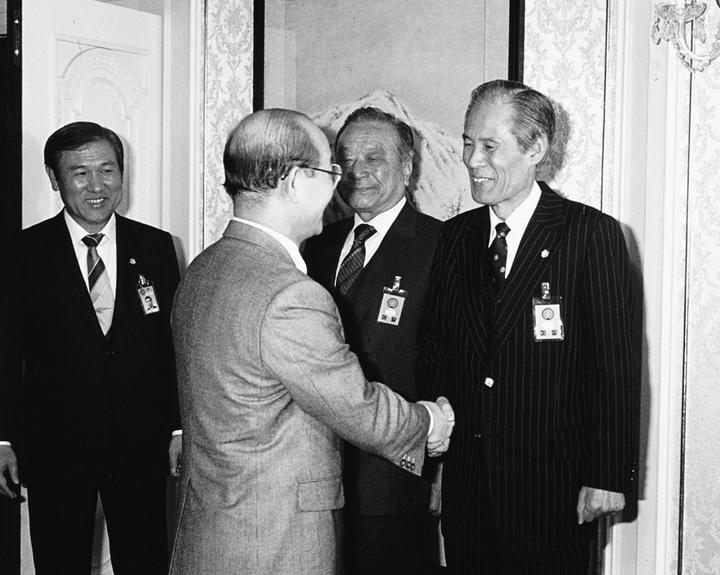 卢信永回忆1986年五共改宪签名运动 - 知乎