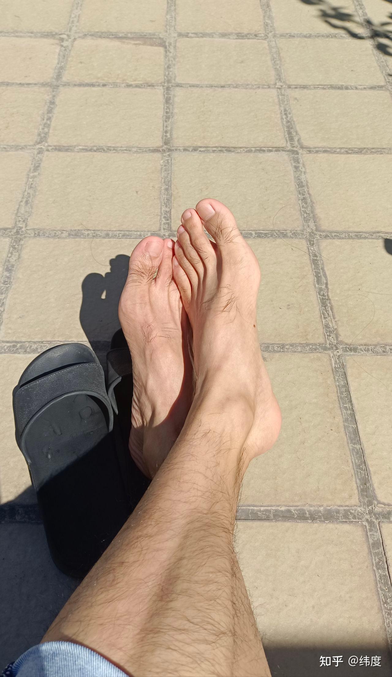 男生的脚什么样算好看?