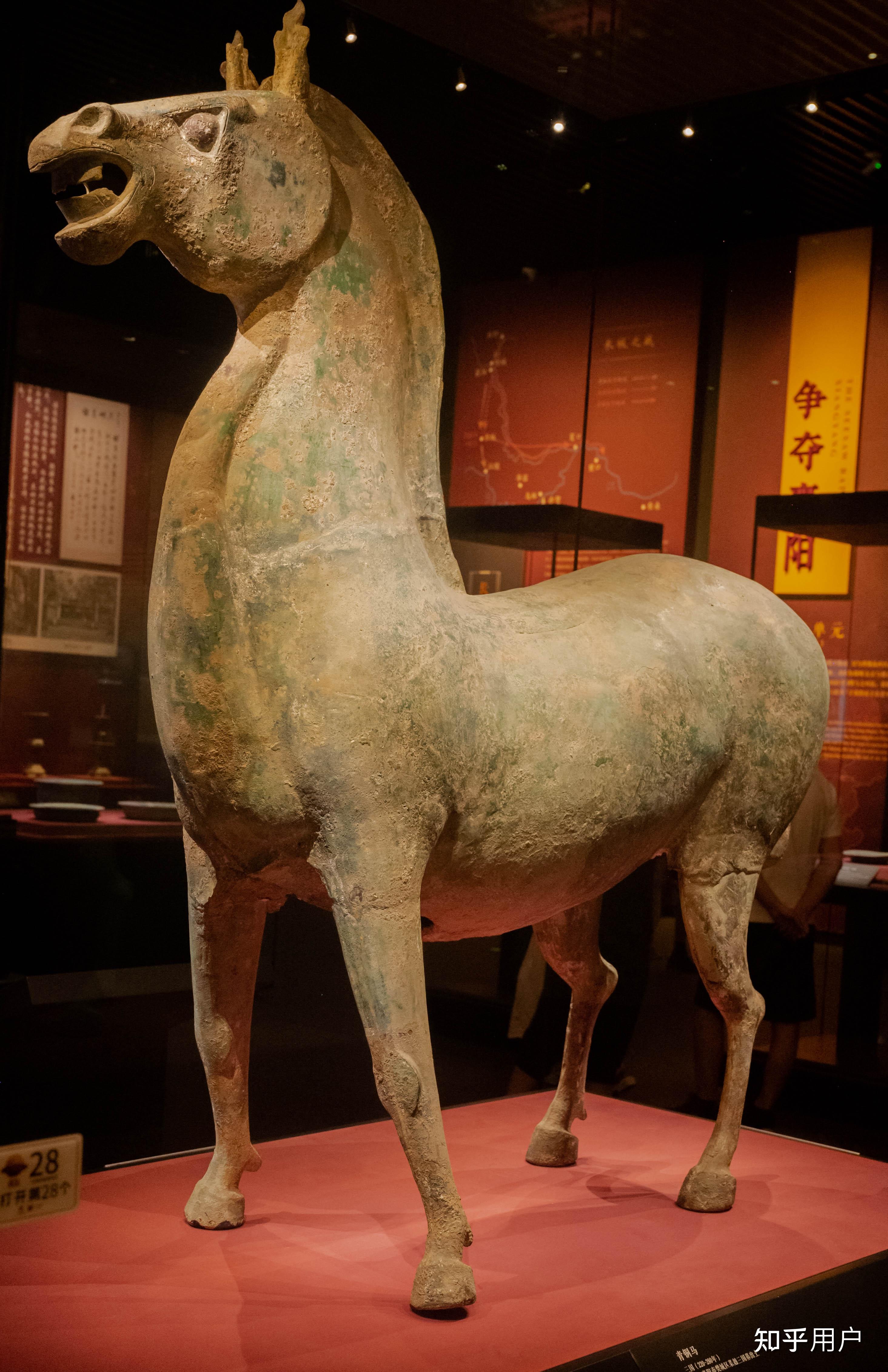 襄阳出土的中华第一青铜马高达163cm,它的历史地位全是靠身高撑起来的