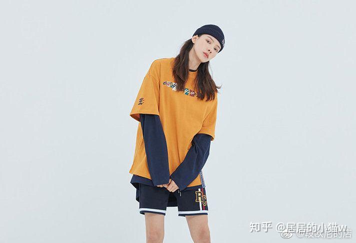 黄色t恤衫配什么颜色的裤子
