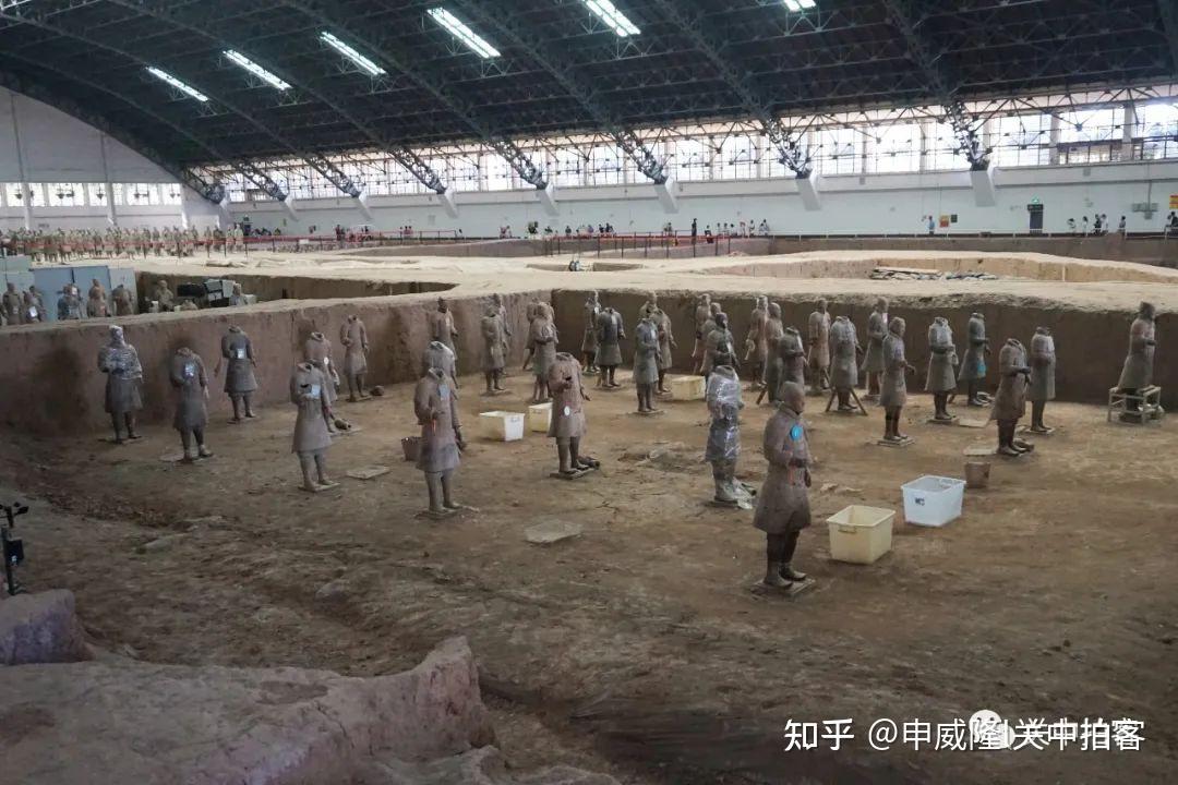 秦始皇帝陵博物院:秦兵马俑一号坑遗址,感受秦军步兵与战车方阵 - 知乎