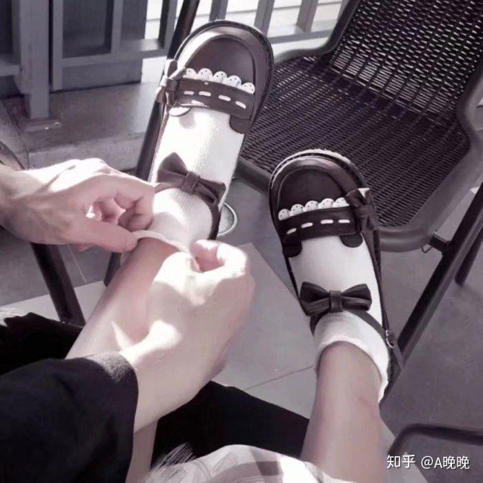 请问有没有男孩子帮女孩子穿鞋的情头(/ω)? - 知乎