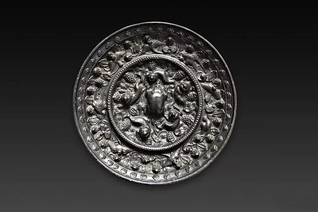 唐明皇昔日赠送的铜镜，藏于日本香取神宫，被日本人视为瑰宝- 知乎